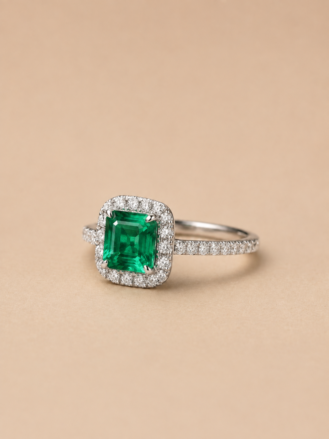 Anel Esmeralda Com Diamantes