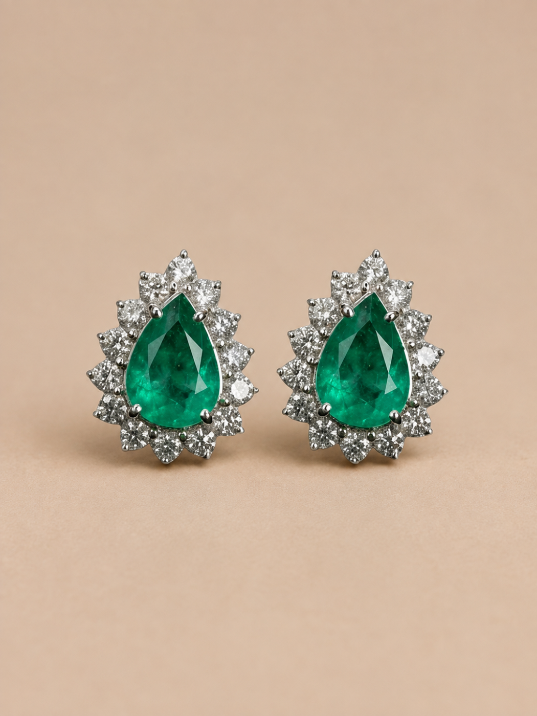 Brinco Gota Esmeralda Com Diamantes